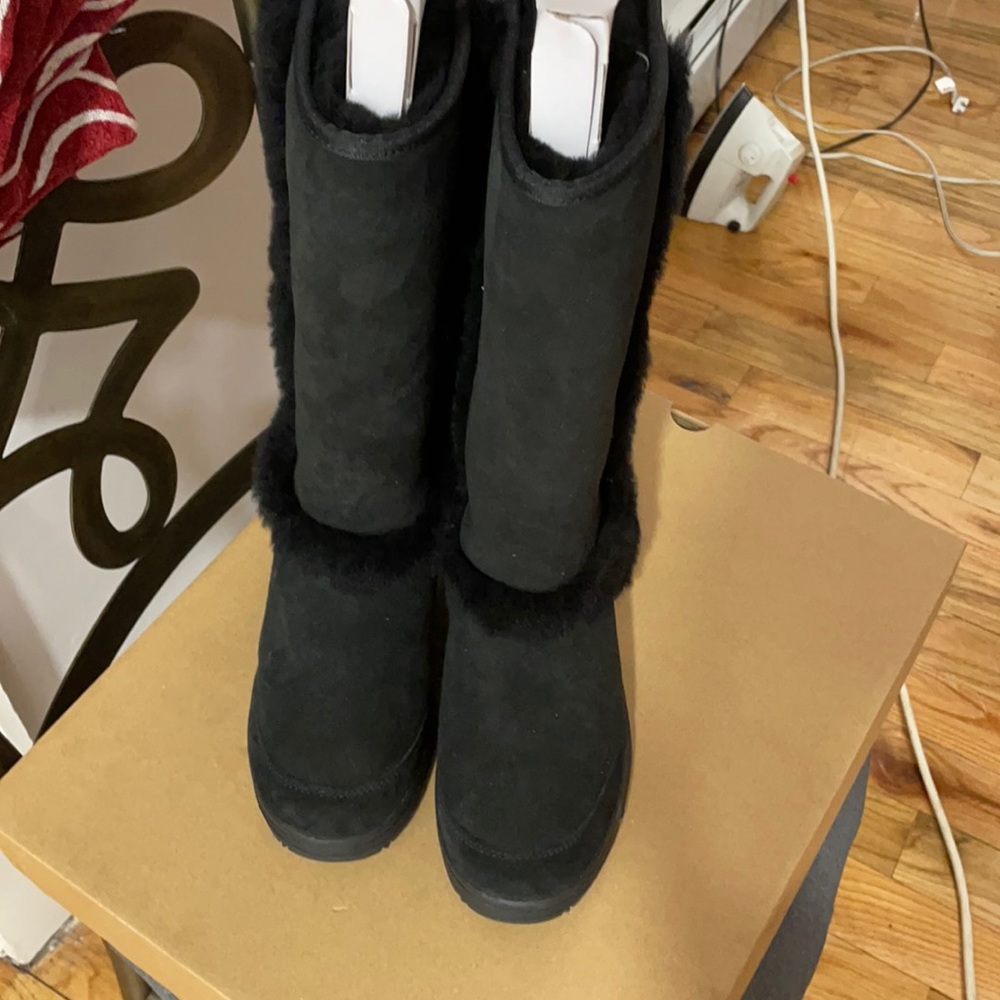 Brand New Ugg Sunburst Tall boots size 9 black